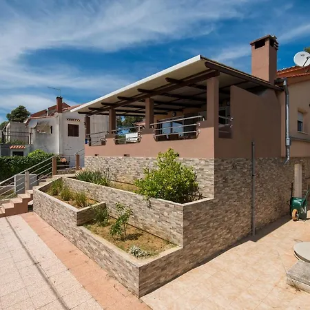 Holiday House Nastija 펜션 *