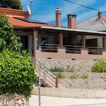 펜션 Holiday House Nastija