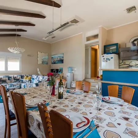 Holiday House Nastija 펜션