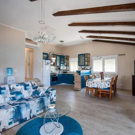 펜션 Holiday House Nastija